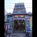 Der Eingang zum Tempel Sri Pathra Kaliyamman Thiru Kovil in Sattur